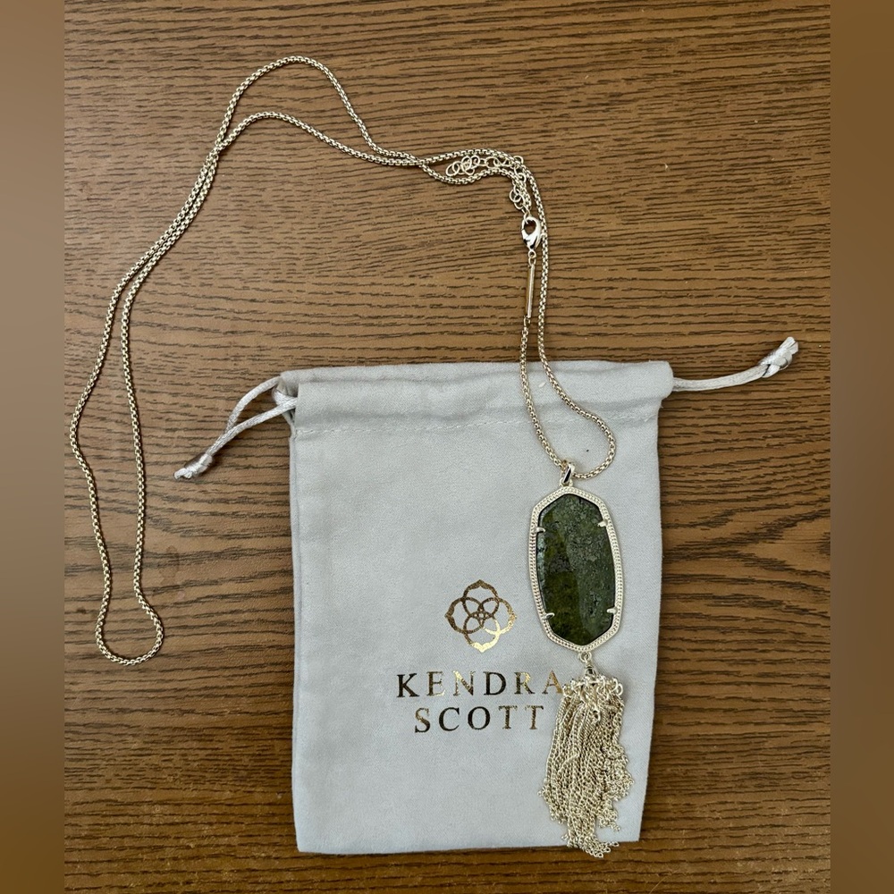 Kendra Scott Rayne Gold Tone Tassel 30 in Necklace Olive green stone - Picture 3 of 5